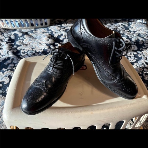 Men’s wing tip leather dress shoes - Picture 2 of 2